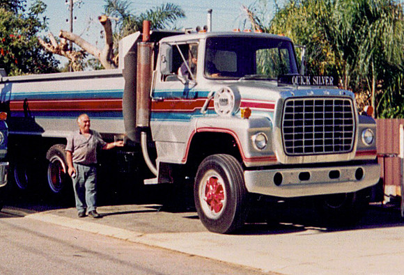 Dad Ford Louis Just Painted - Frank Mammoliti - Shorty - by ©TONCA Earthmoving ©Vidimage ©Joe Mammoliti - 001
